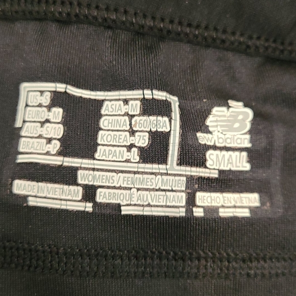 New Balance crops with reflective piping - Picture 8 of 8